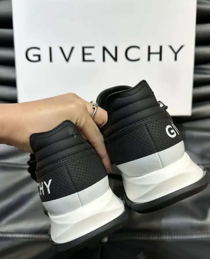 hype Givenchy Sneakers