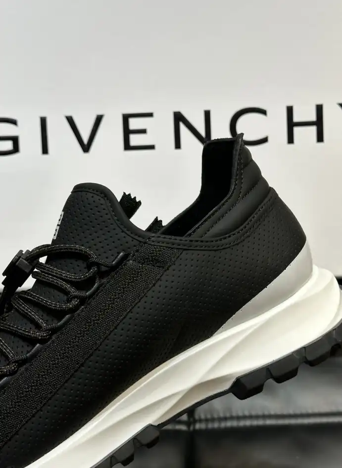 hype Givenchy Sneakers