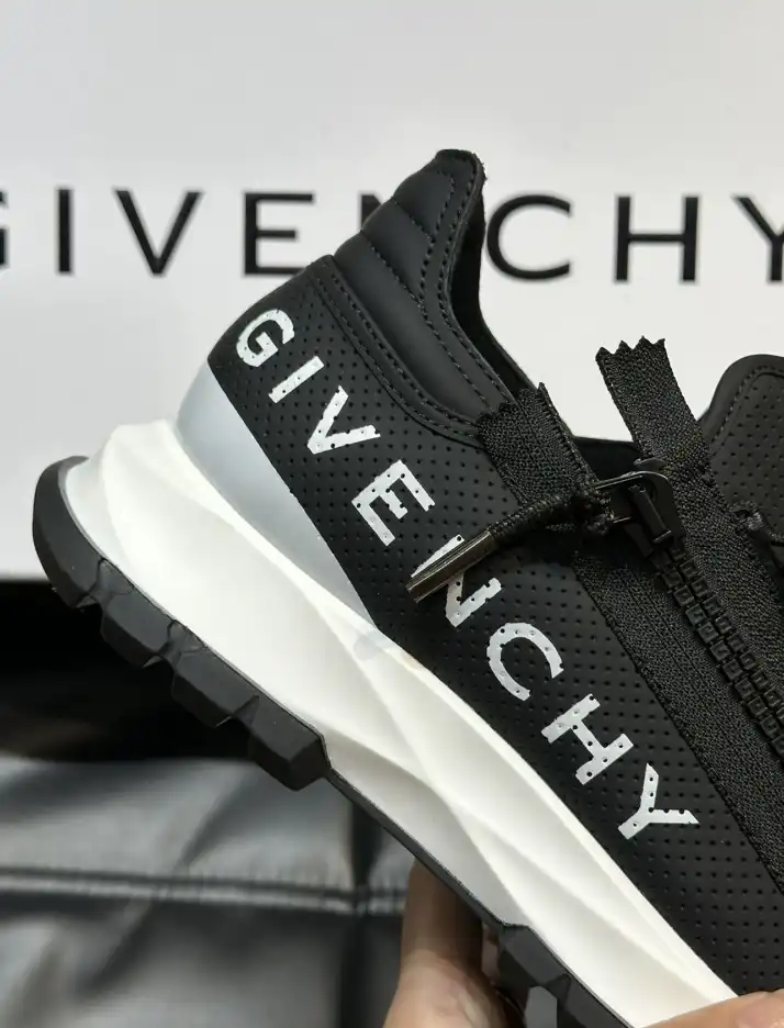 hype Givenchy Sneakers