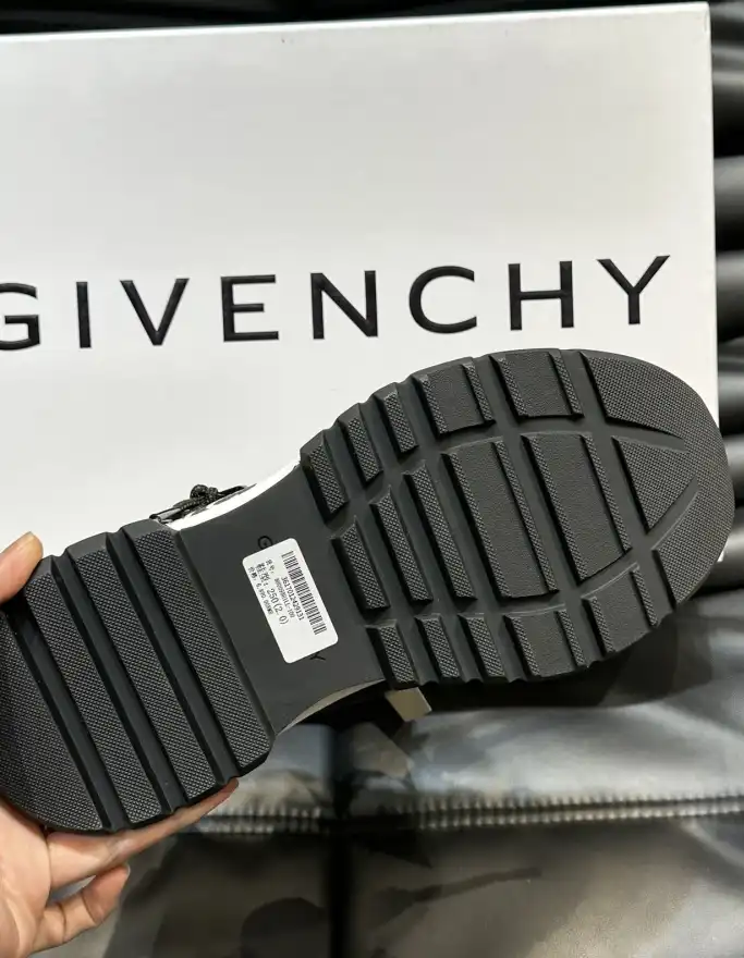 hype Givenchy Sneakers