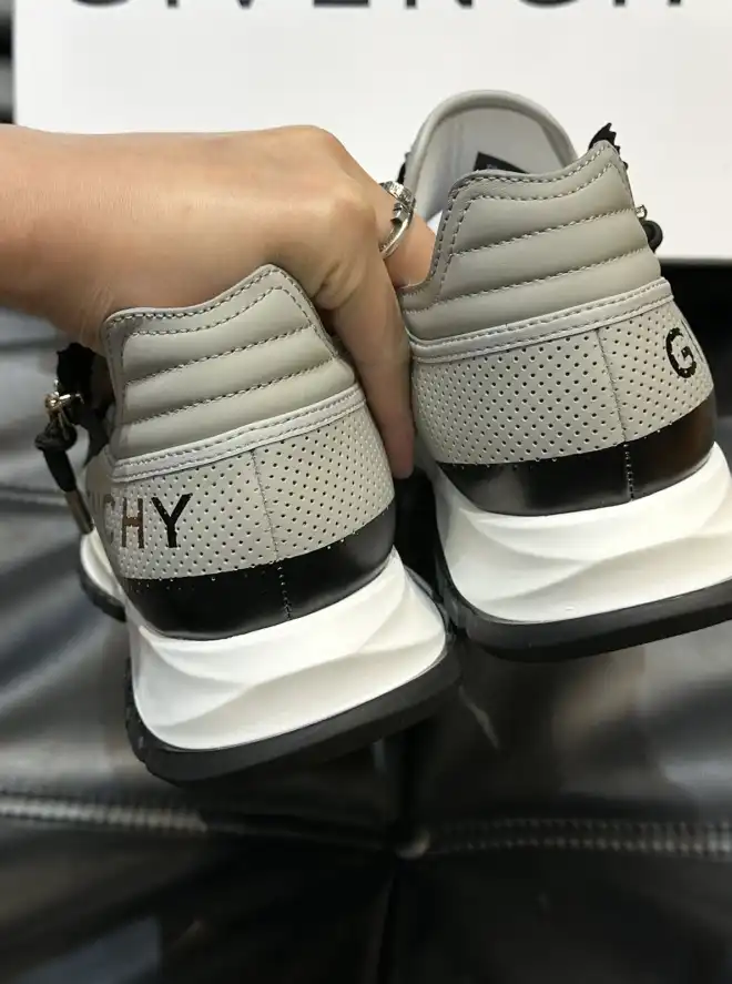 hype Givenchy Sneakers