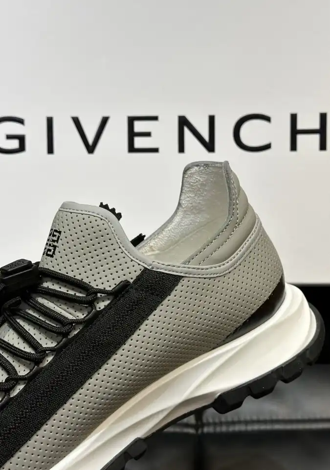 hype Givenchy Sneakers