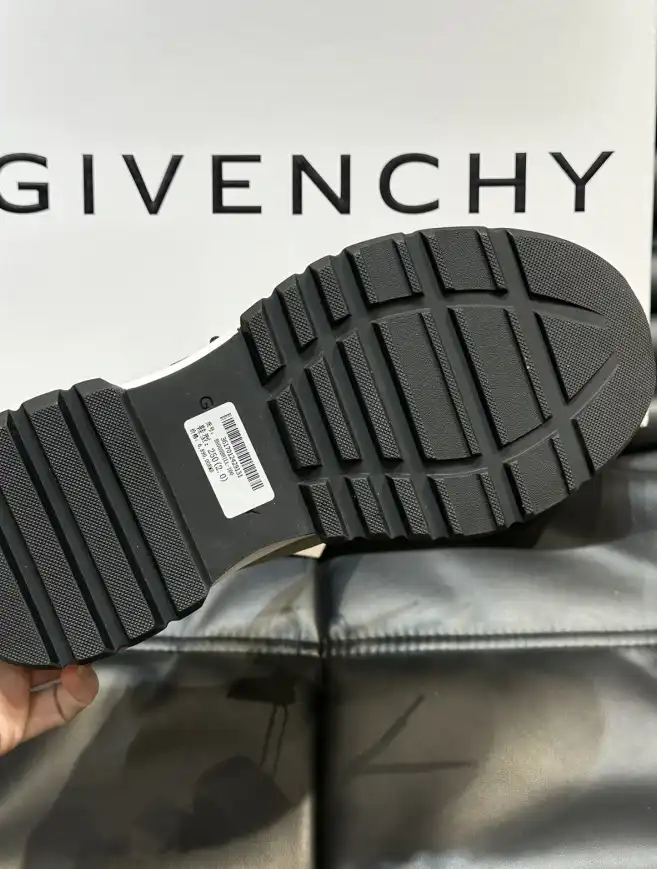 hype Givenchy Sneakers