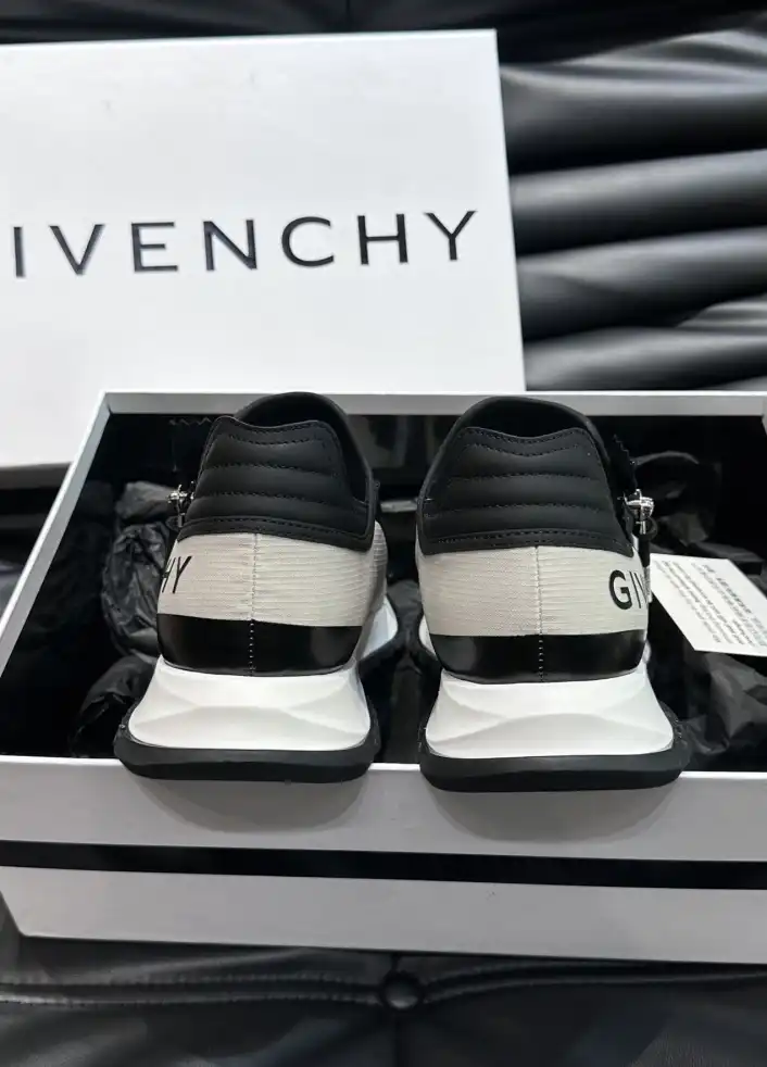 hype Givenchy Sneakers