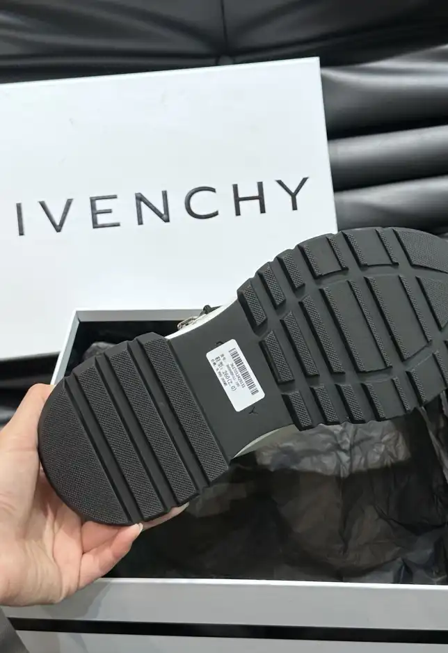 hype Givenchy Sneakers