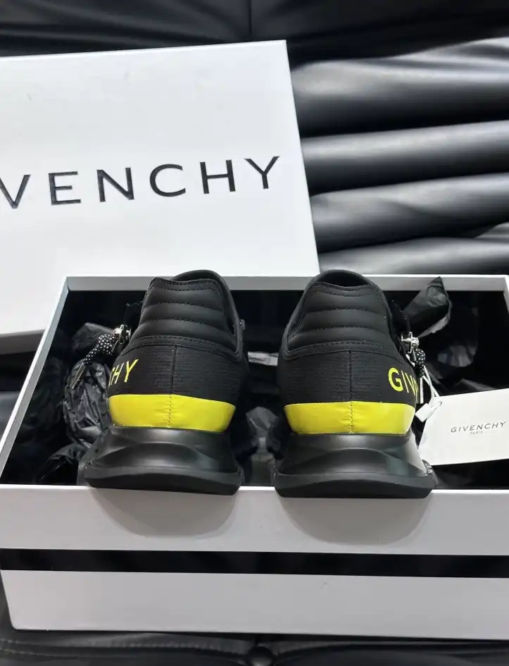 hype Givenchy Sneakers