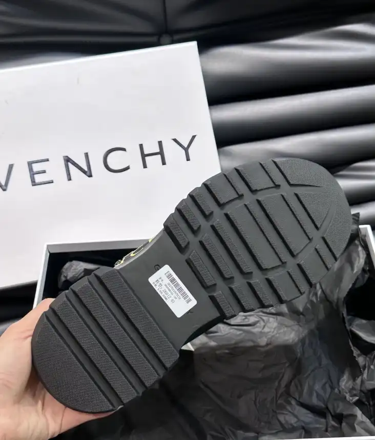 hype Givenchy Sneakers