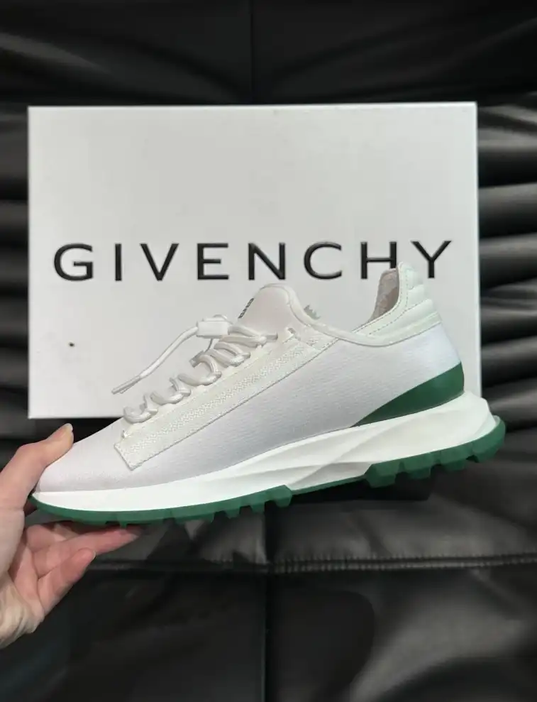 hype Givenchy Sneakers