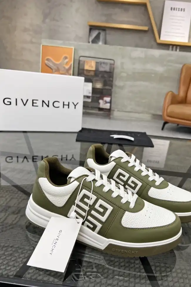 hype Givenchy Sneakers