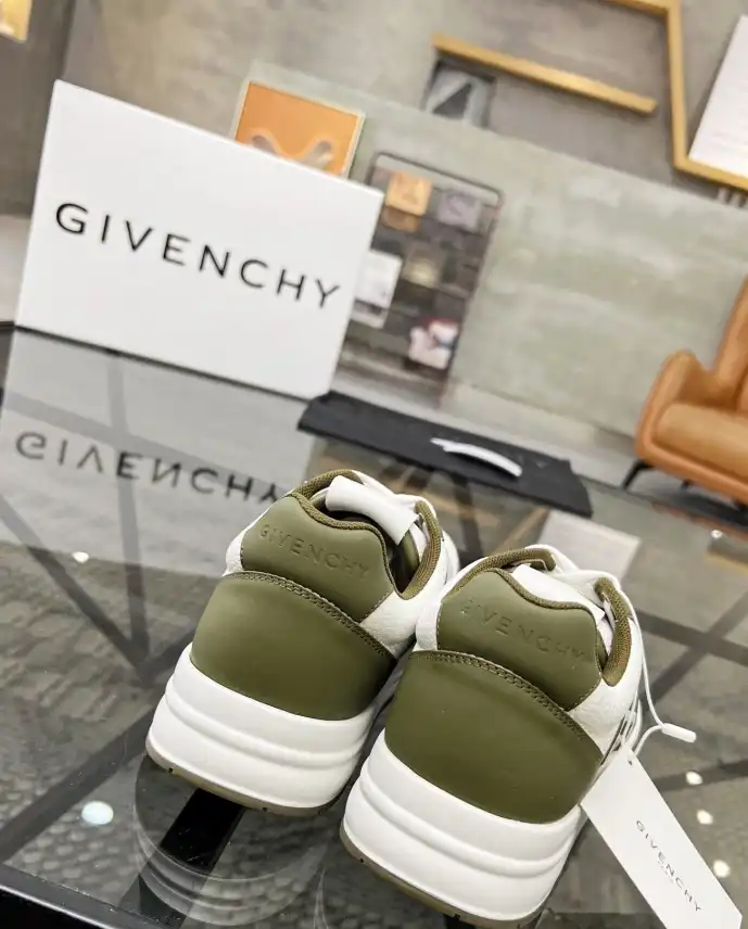 hype Givenchy Sneakers