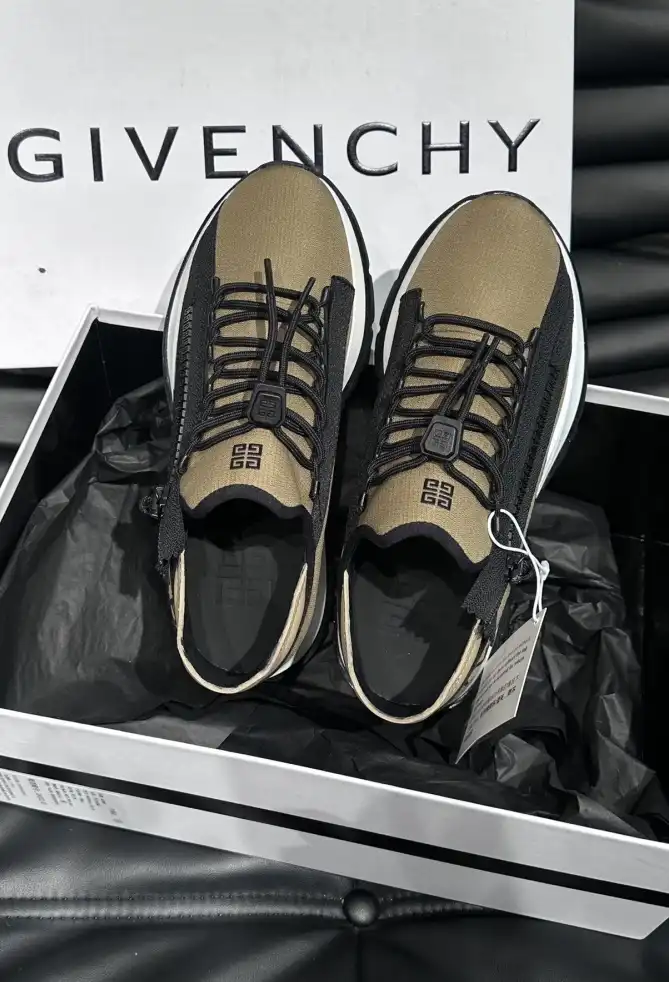 hype Givenchy Sneakers