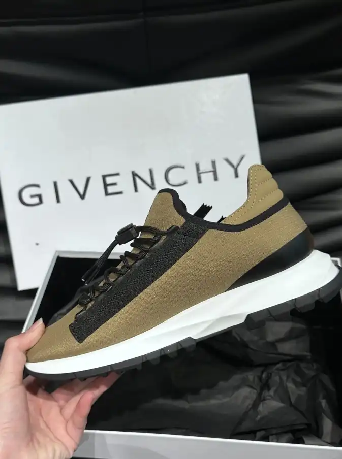 hype Givenchy Sneakers