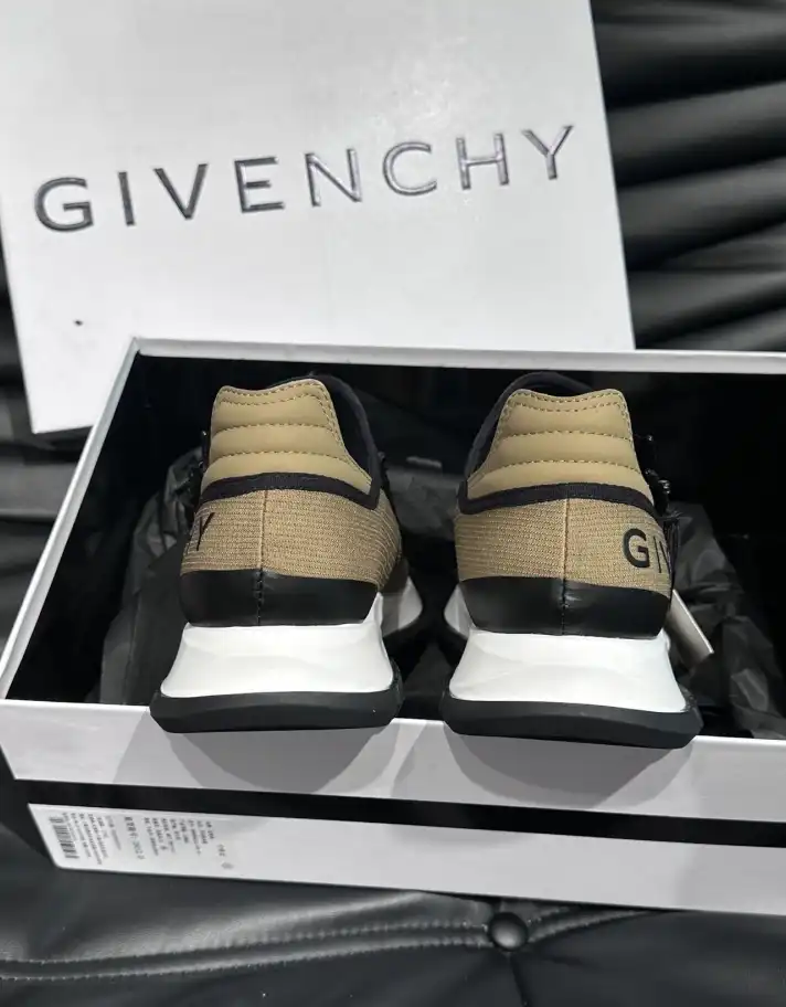 hype Givenchy Sneakers