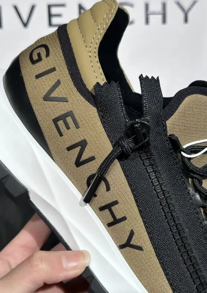 hype Givenchy Sneakers