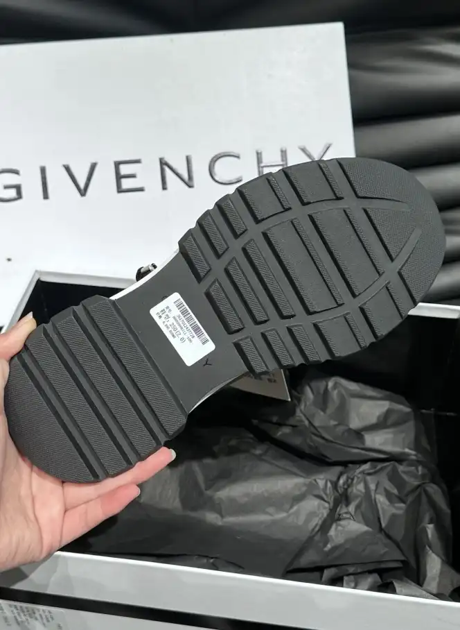 hype Givenchy Sneakers