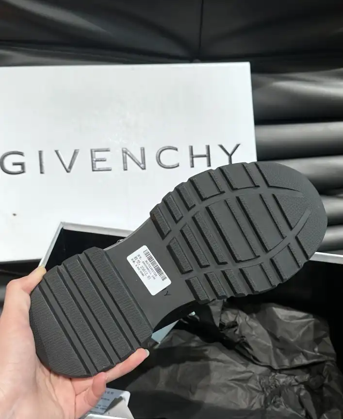 hype Givenchy Sneakers