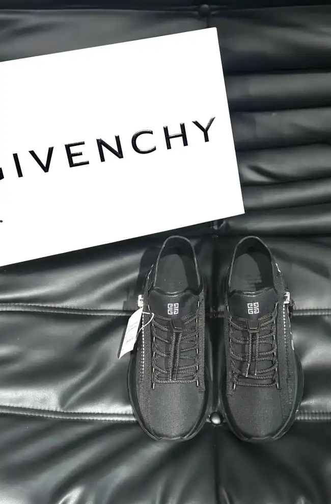 hype Givenchy Sneakers