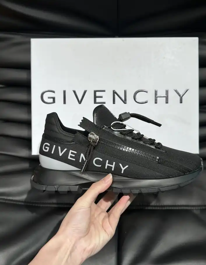 hype Givenchy Sneakers