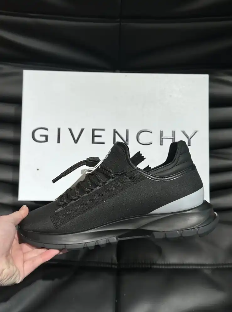 hype Givenchy Sneakers