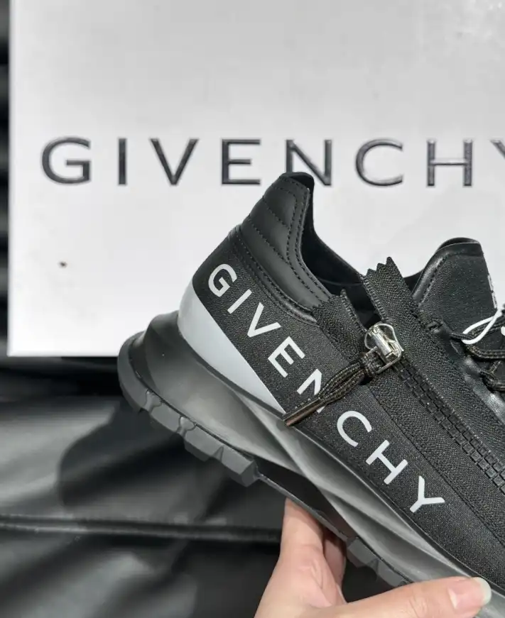 hype Givenchy Sneakers