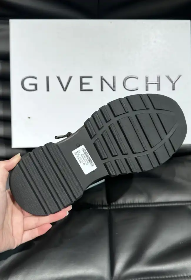 hype Givenchy Sneakers