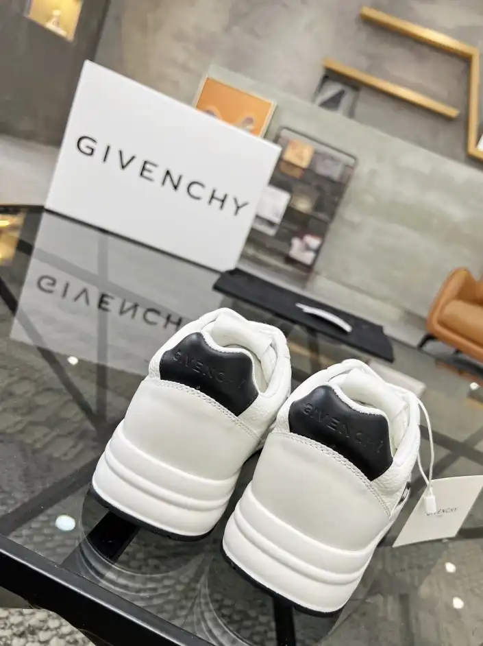 hype Givenchy Sneakers