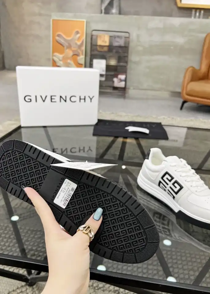 hype Givenchy Sneakers