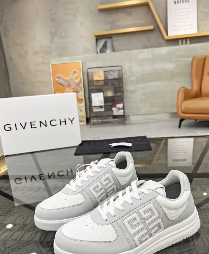 hype Givenchy Sneakers