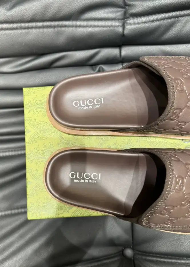 hype Gucci Slippers