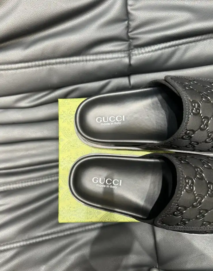 hype Gucci Slippers