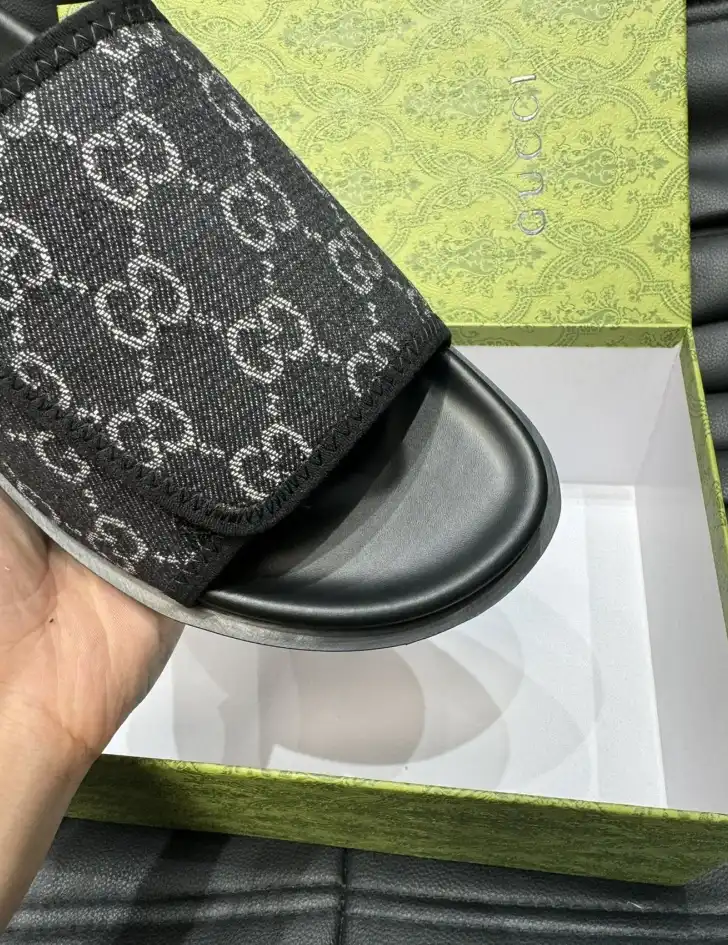 hype Gucci Slippers