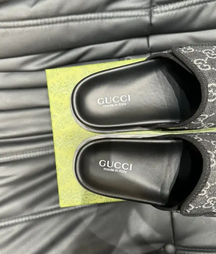 hype Gucci Slippers