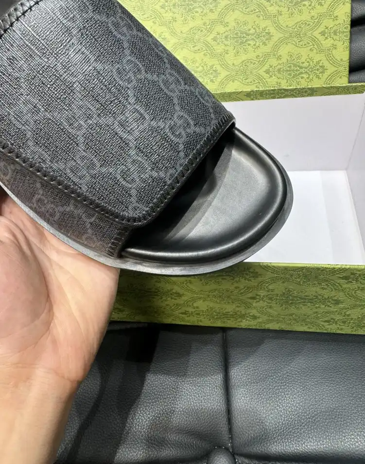 hype Gucci Slippers