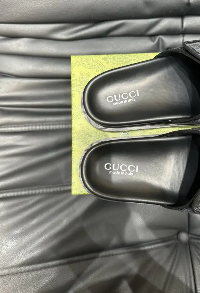 hype Gucci Slippers