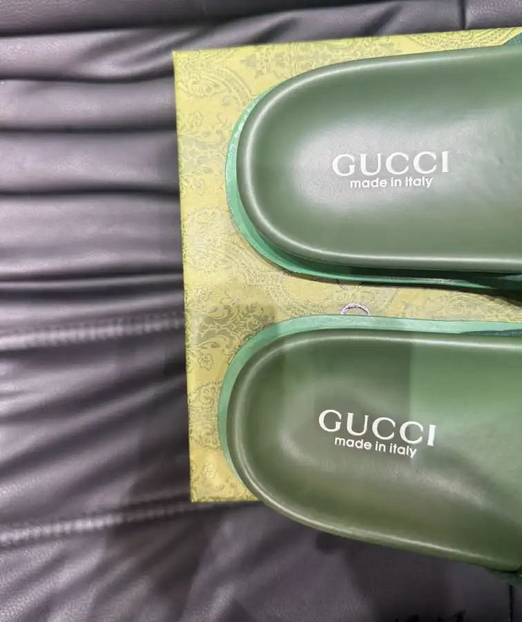 hype Gucci Slippers