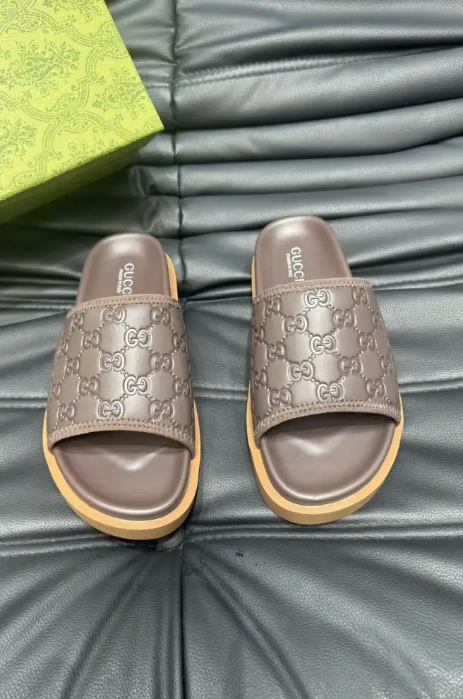 hype Gucci Slippers