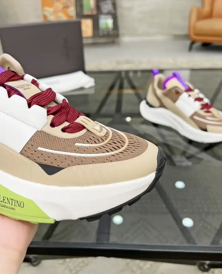 hype Valentino Sneakers