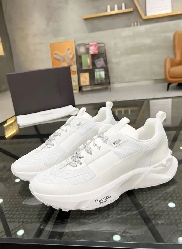 hype Valentino Sneakers