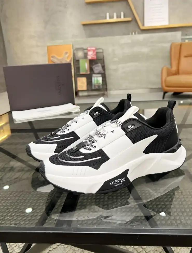 hype Valentino Sneakers