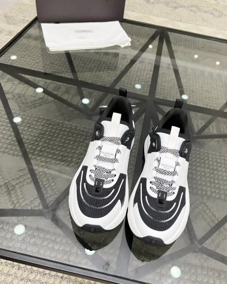 hype Valentino Sneakers