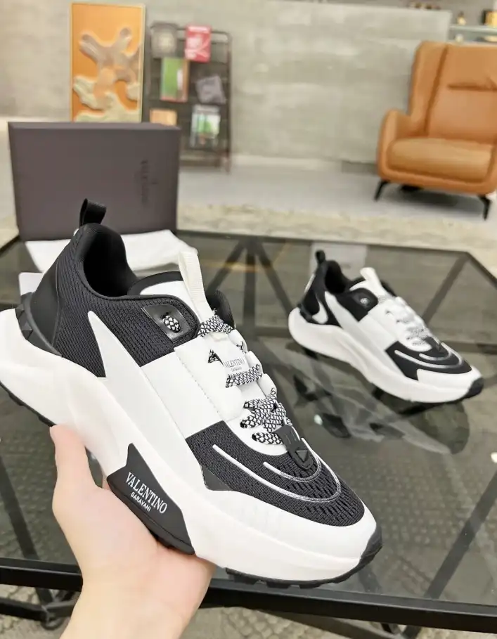 hype Valentino Sneakers