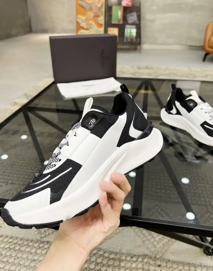 hype Valentino Sneakers