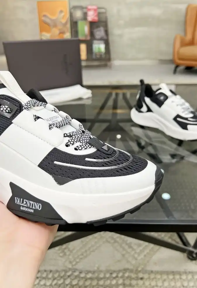 hype Valentino Sneakers