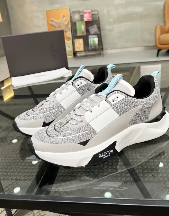 hype Valentino Sneakers