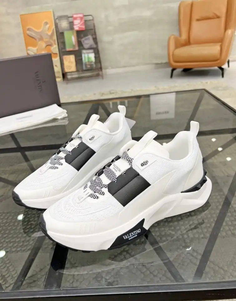 hype Valentino Sneakers