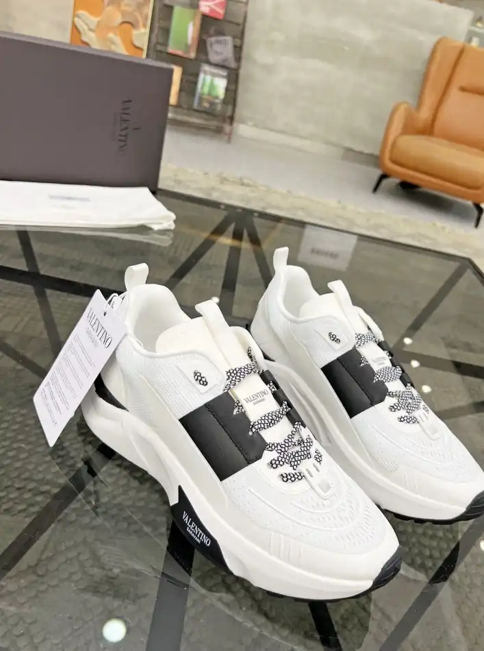 hype Valentino Sneakers