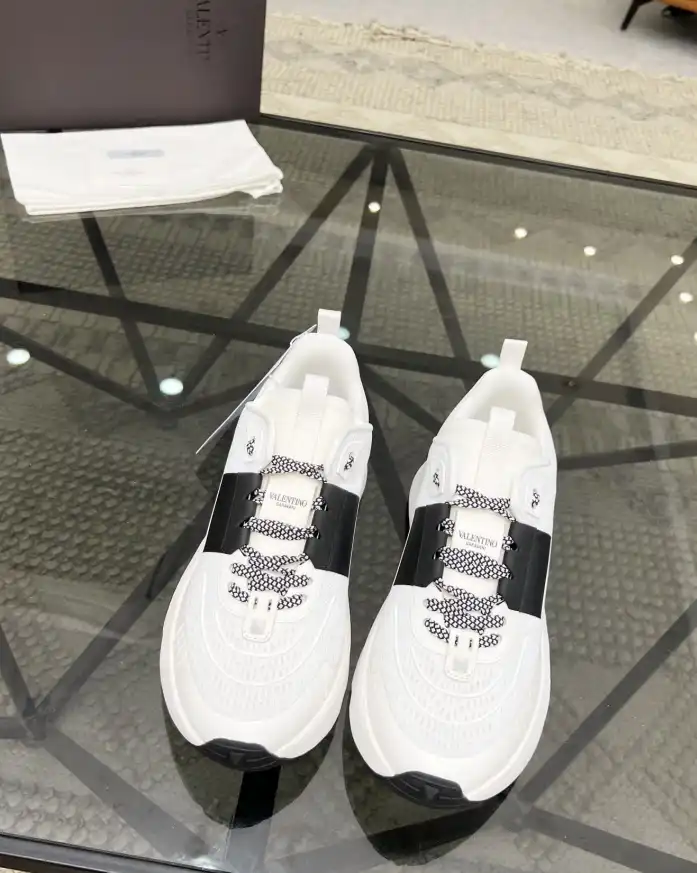 hype Valentino Sneakers