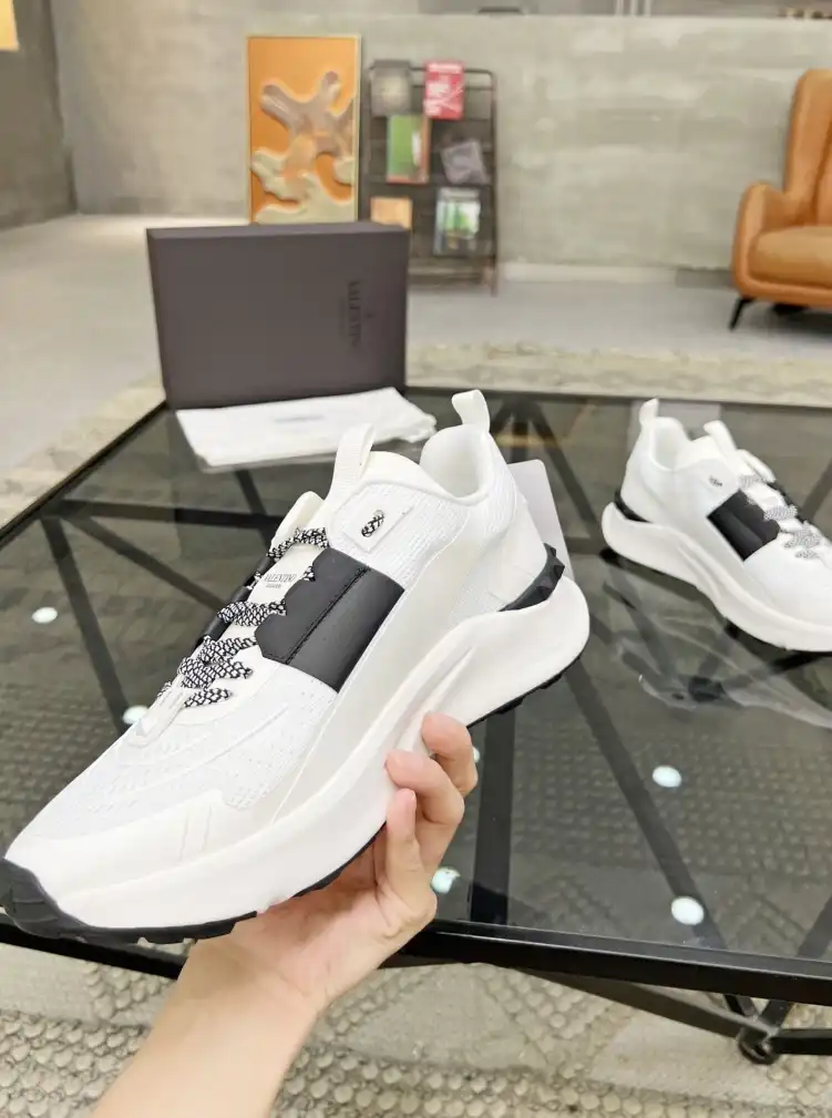 hype Valentino Sneakers