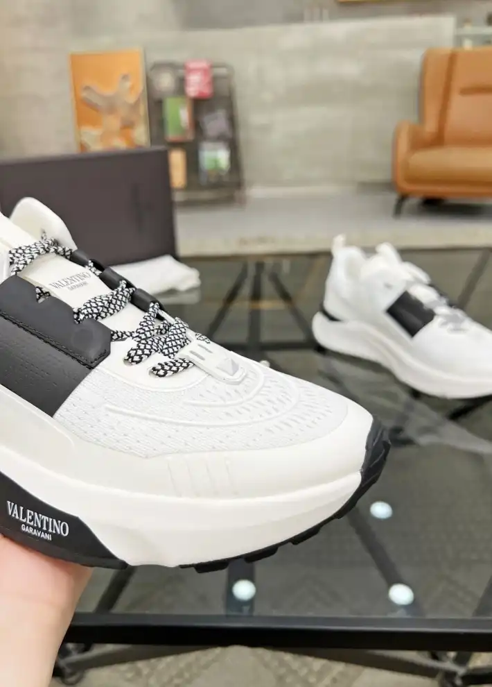 hype Valentino Sneakers