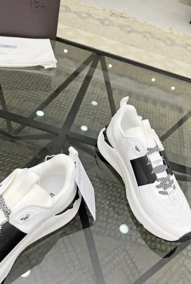 hype Valentino Sneakers